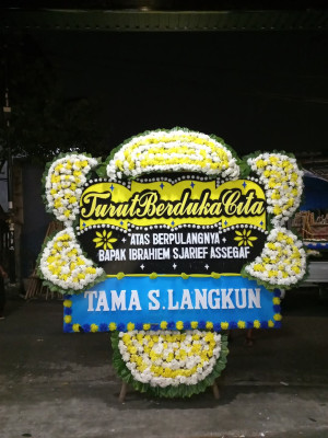 Papan Bunga Duka di Selebung